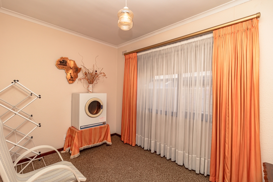 4 Bedroom Property for Sale in Goodwood Park Western Cape